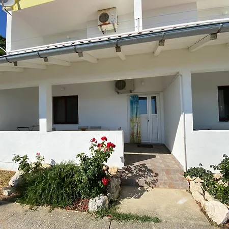 Fuer 5 Personen Mit Pool דירה