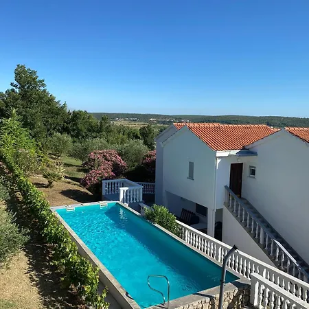Fuer 5 Personen Mit Pool דירה *